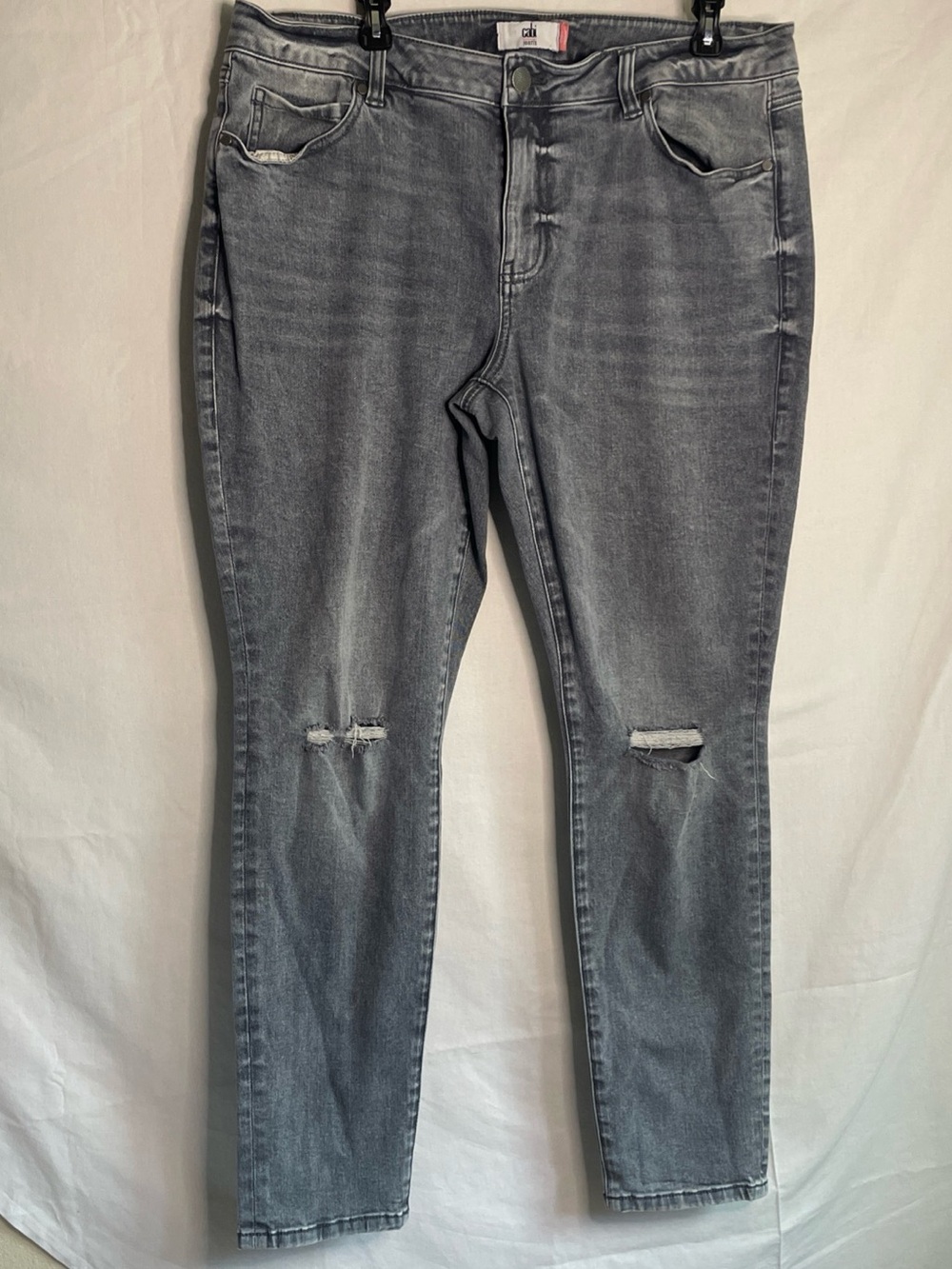 Cabi‎ Gray Distressed Skinny Jeans Size 14